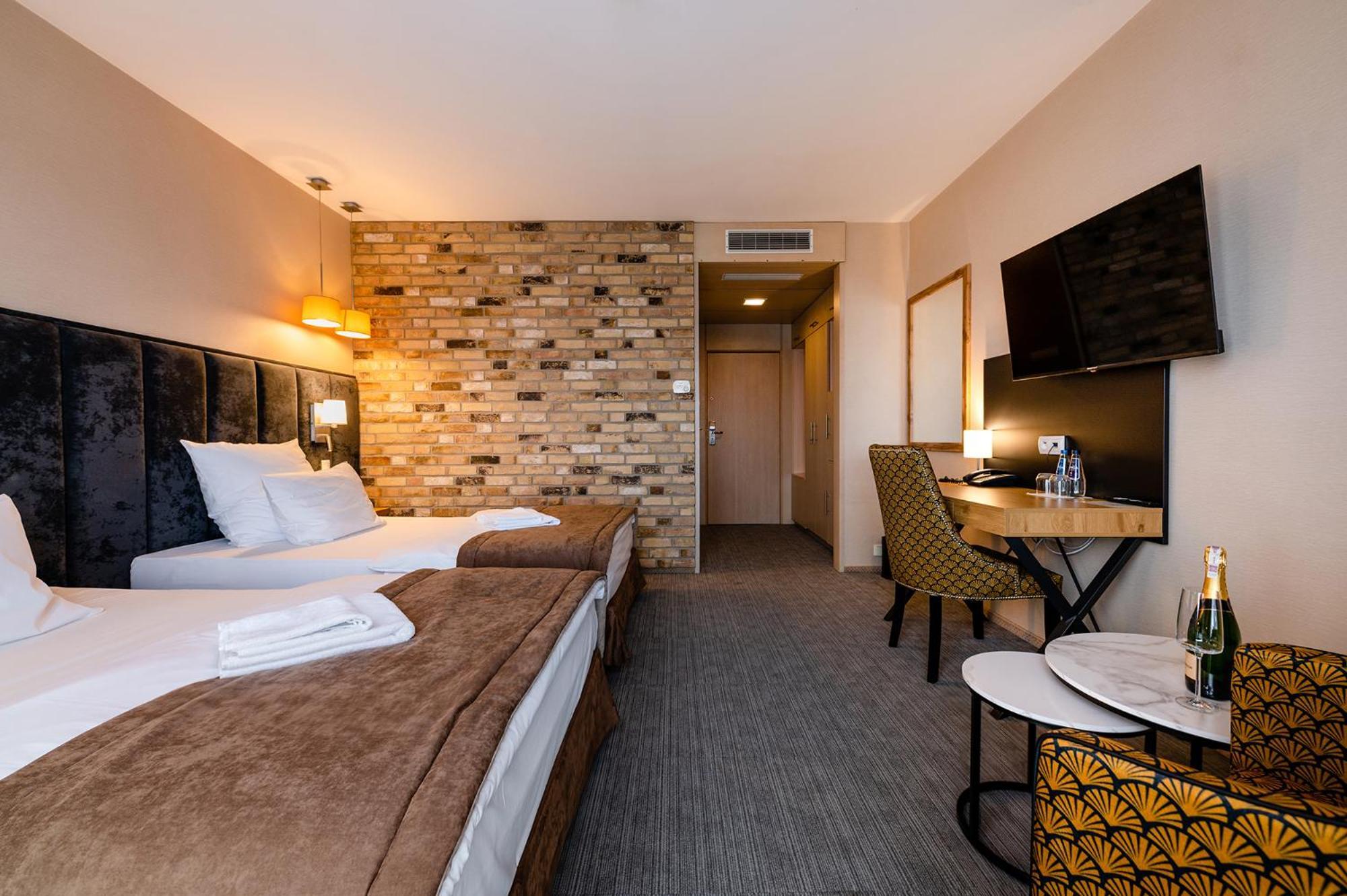 Hotel Alhar Lubliniec Eksteriør billede
